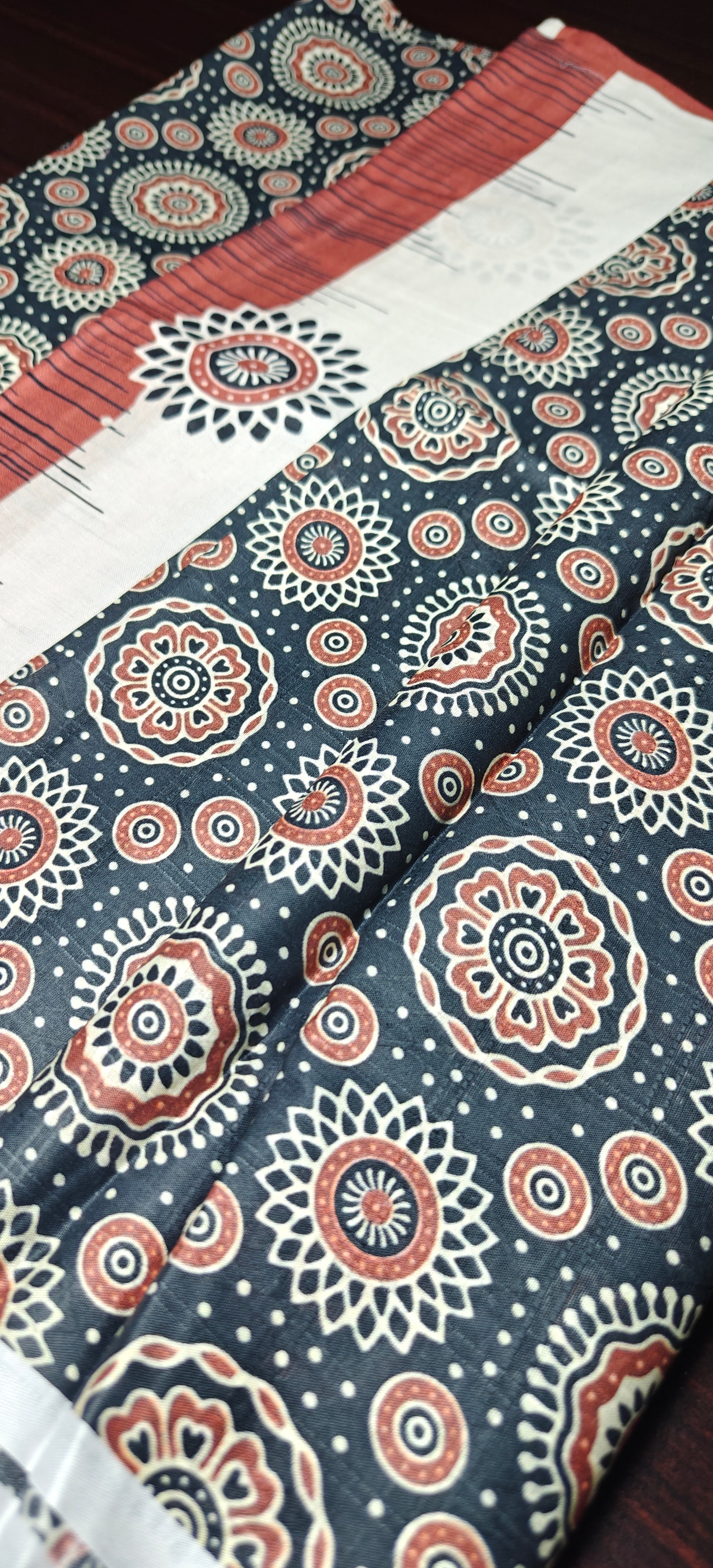 YASHFA NOOR PRINTED LAWN DABI JACQUARD ALLOVER STYLE COLLECTION (3D BANA DORA ) 3PC UNSTICHED YDJ01