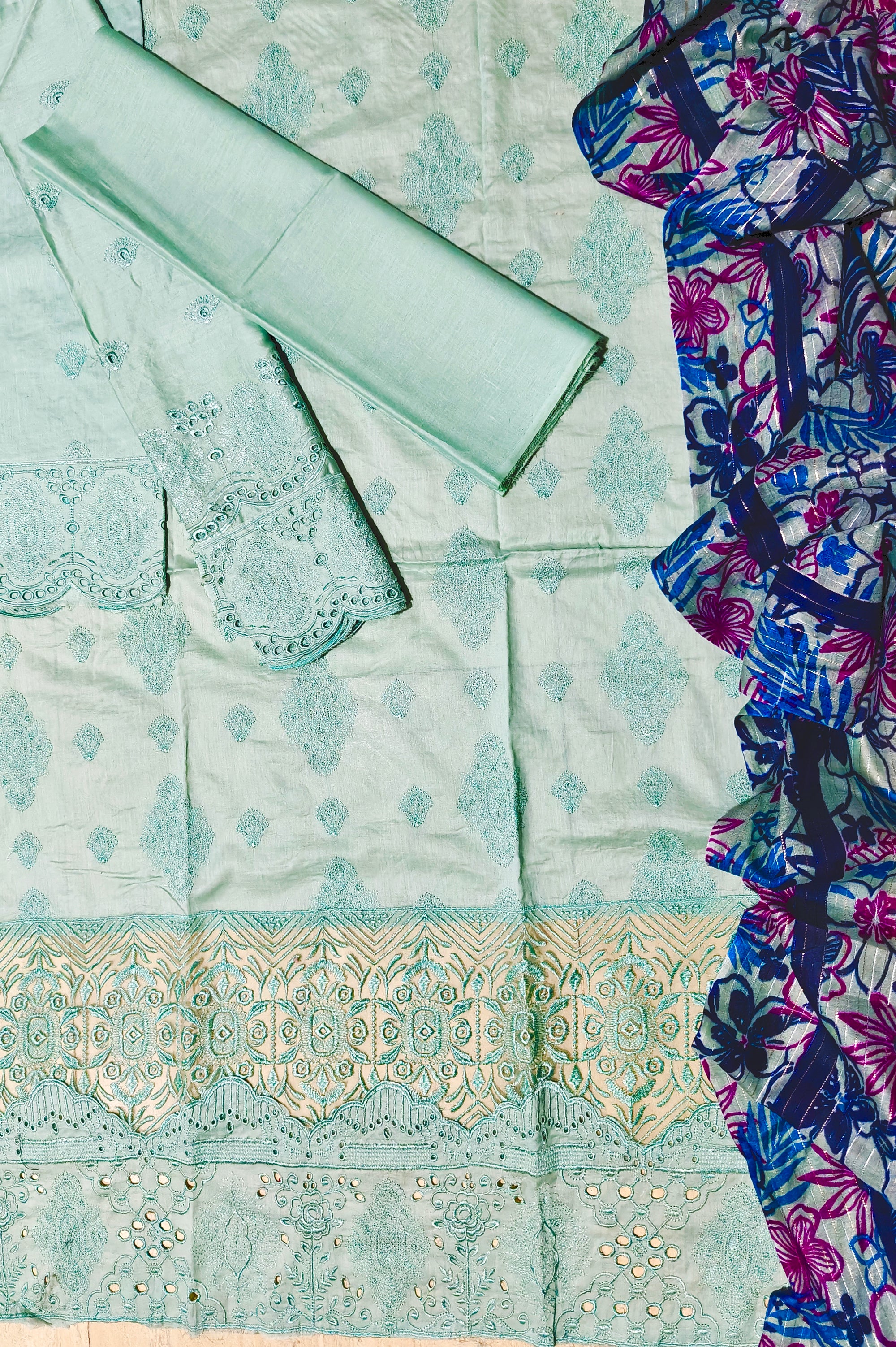 YASHFA NOOR LAWN CHIKANKARI COLLECTION UNSTICHED 3PC YC04