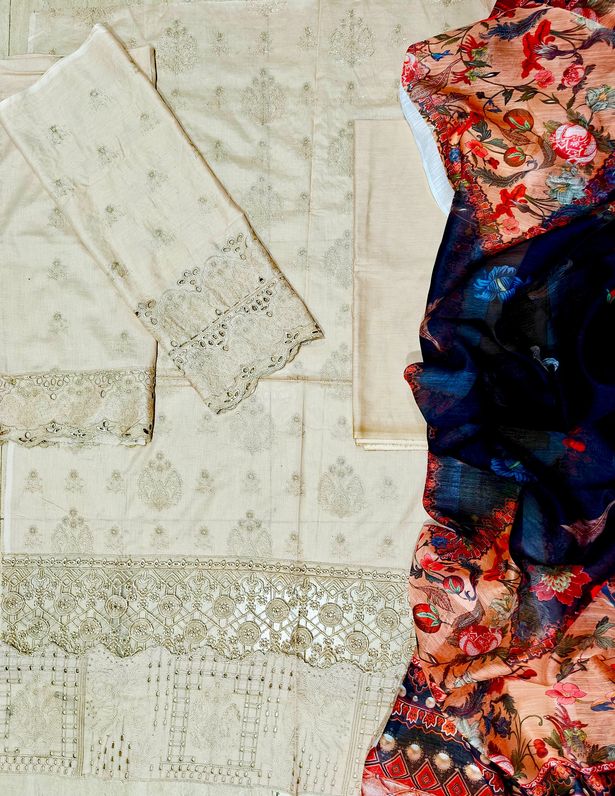 YASHFA NOOR LAWN CHIKANKARI COLLECTION UNSTICHED 3PC YC06