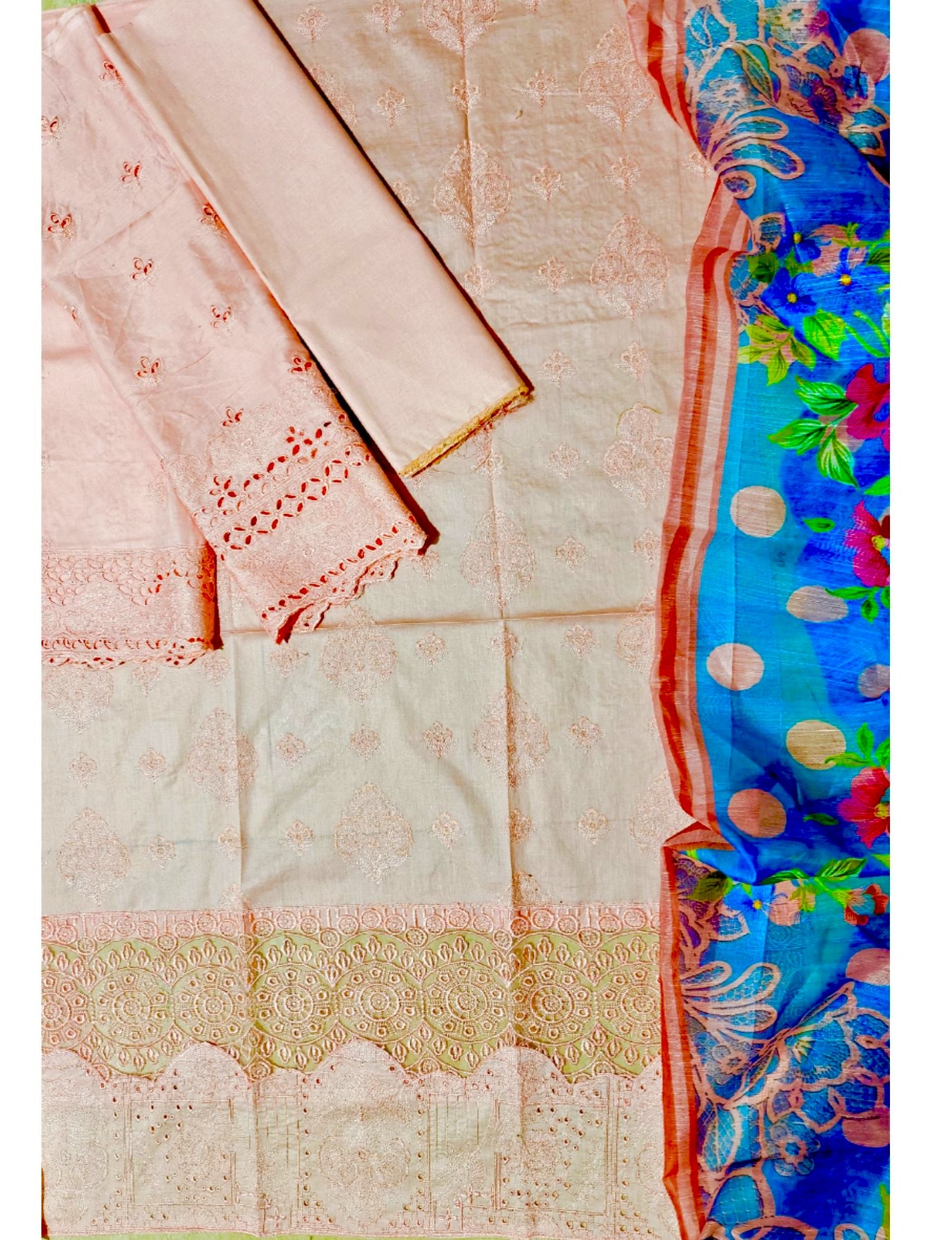 YASHFA NOOR LAWN CHIKANKARI COLLECTION UNSTICHED 3PC YC05