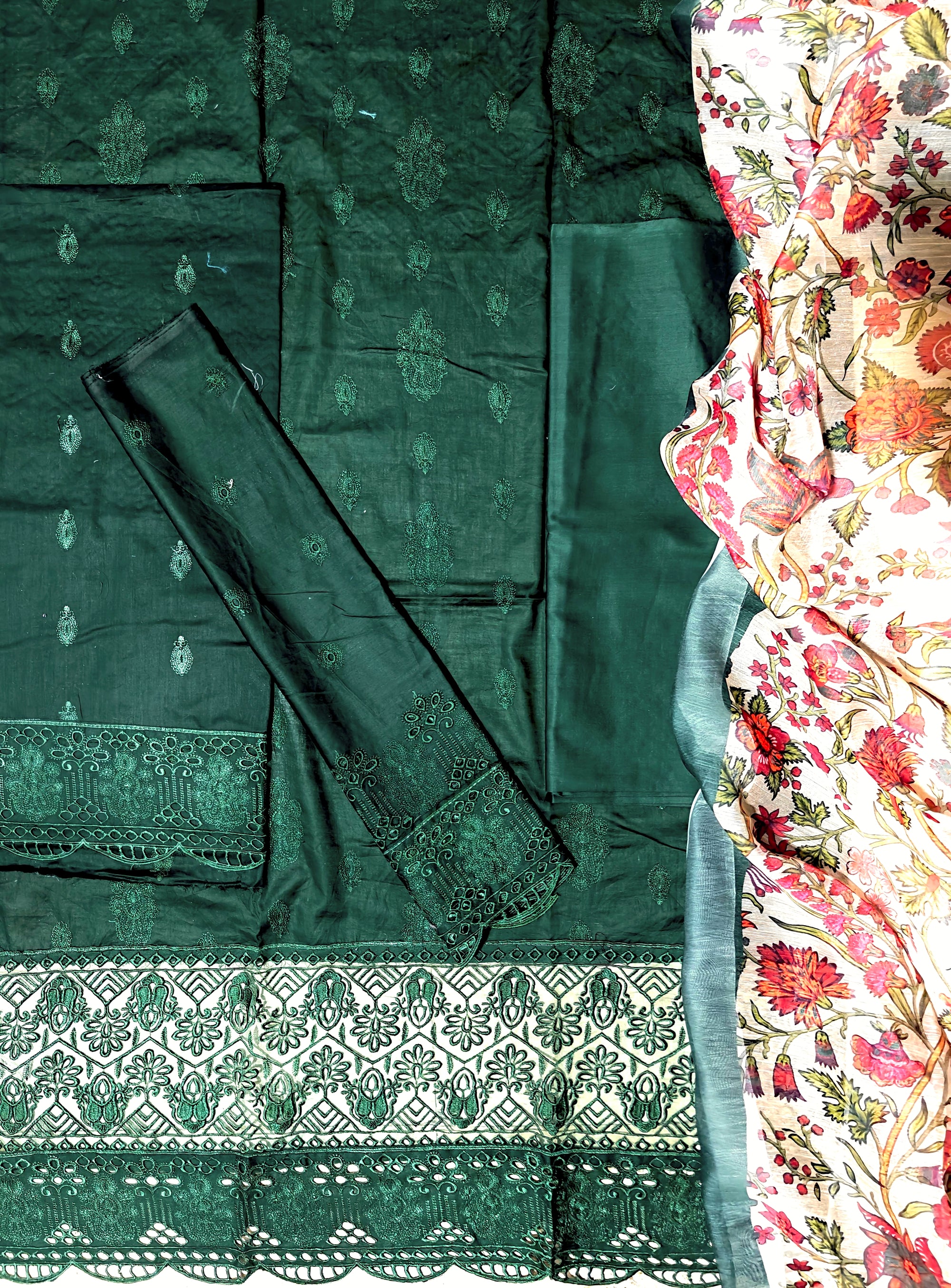 YASHFA NOOR LAWN CHIKANKARI COLLECTION UNSTICHED 3PC YC01