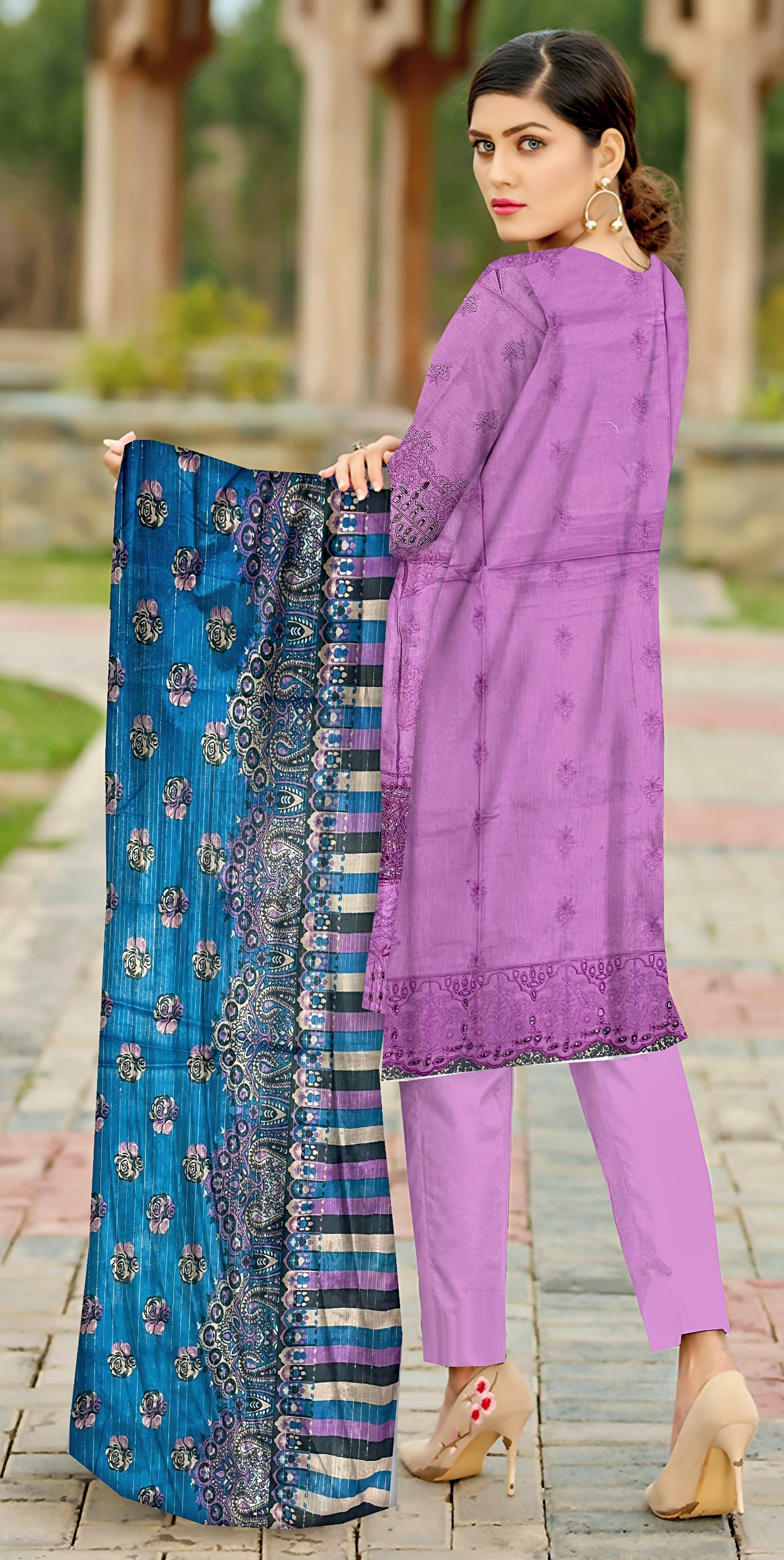 YASHFA NOOR LAWN CHIKANKARI COLLECTION UNSTICHED 3PC YC03